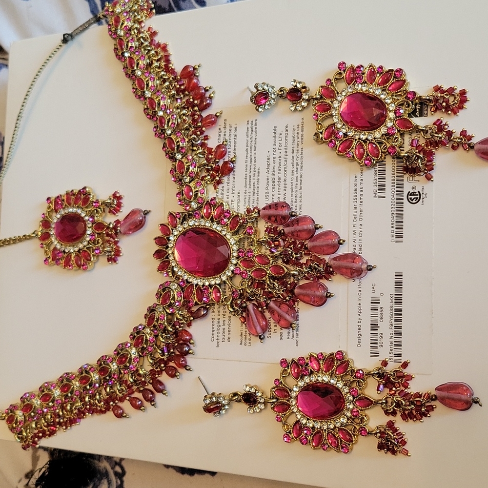 Indian 4 peice jewellery set.